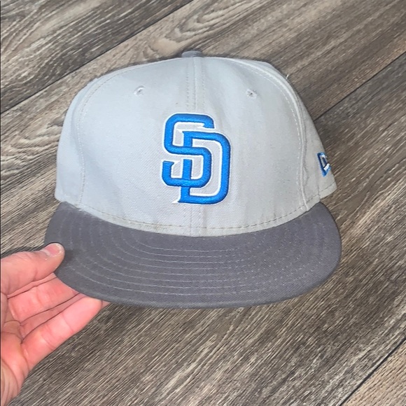 Fitted new era 59/50 San Diego Padres hat. - Picture 4 of 5